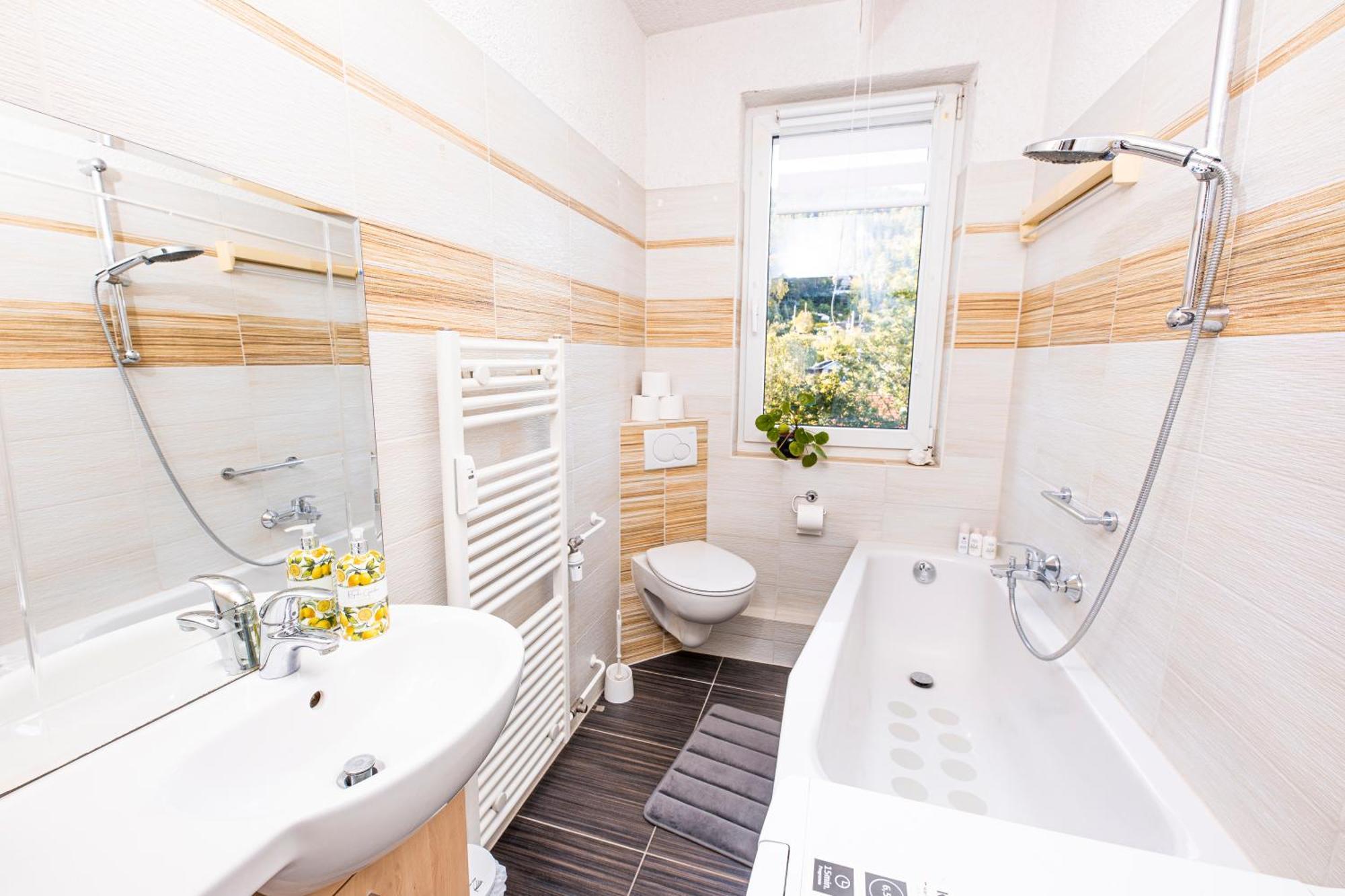 Modernes 2-Zimmer-Apartment Mit Balkon Und Netflix Jena Buitenkant foto